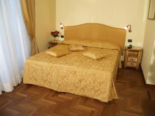 Residenza Della Signoria Otel Floransa 3*,